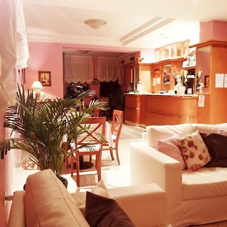 Hotel Azzurra 萨尔索马焦雷泰尔梅 外观 照片