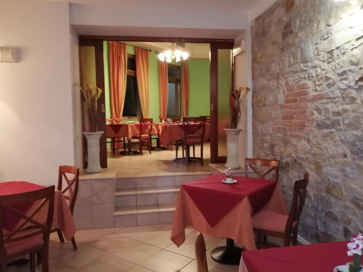 Hotel Azzurra 萨尔索马焦雷泰尔梅 外观 照片