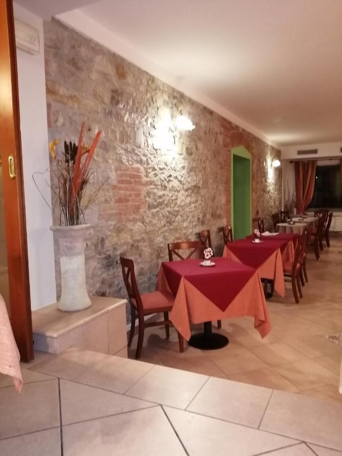 Hotel Azzurra 萨尔索马焦雷泰尔梅 外观 照片