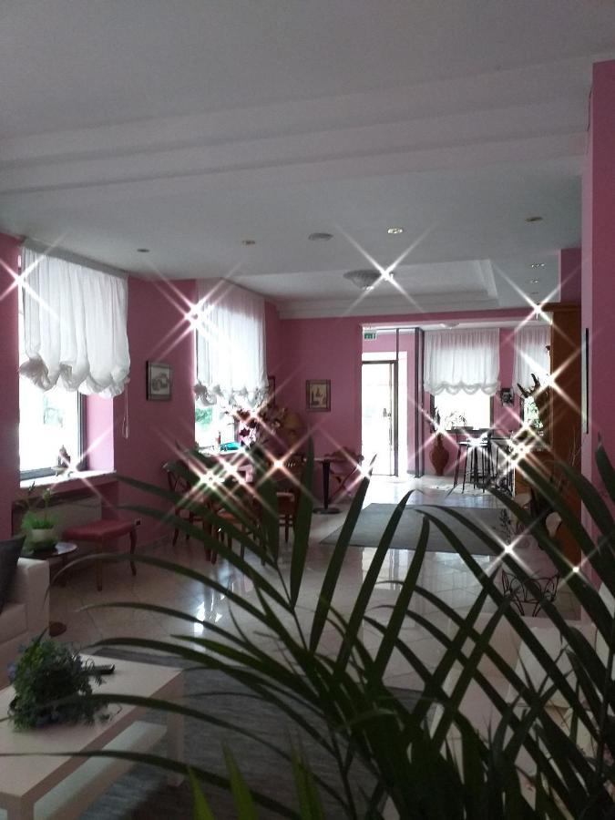 Hotel Azzurra 萨尔索马焦雷泰尔梅 外观 照片