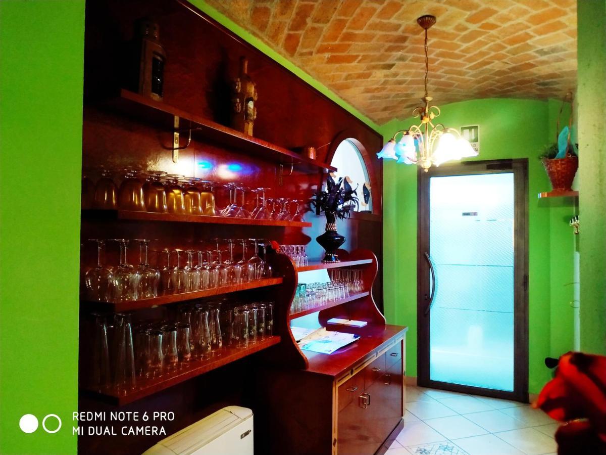 Hotel Azzurra 萨尔索马焦雷泰尔梅 外观 照片