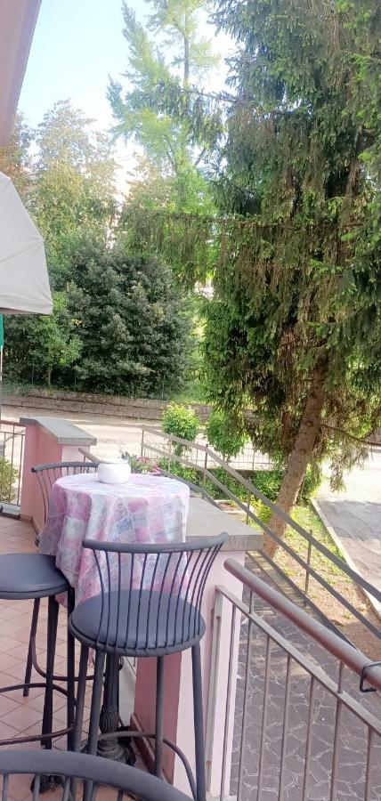 Hotel Azzurra 萨尔索马焦雷泰尔梅 外观 照片