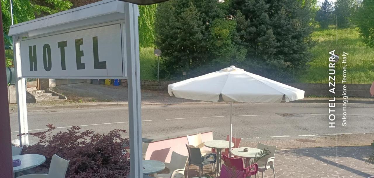 Hotel Azzurra 萨尔索马焦雷泰尔梅 外观 照片