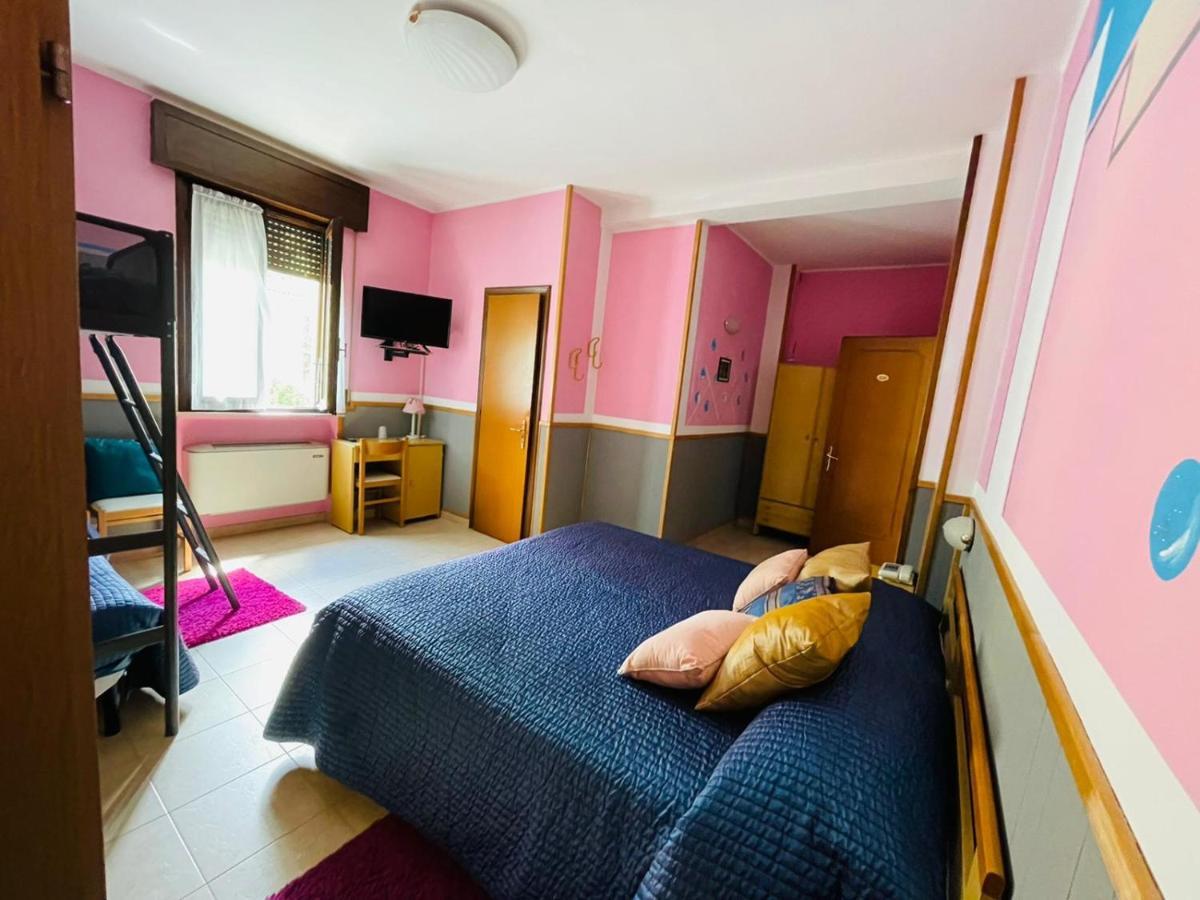 Hotel Azzurra 萨尔索马焦雷泰尔梅 外观 照片